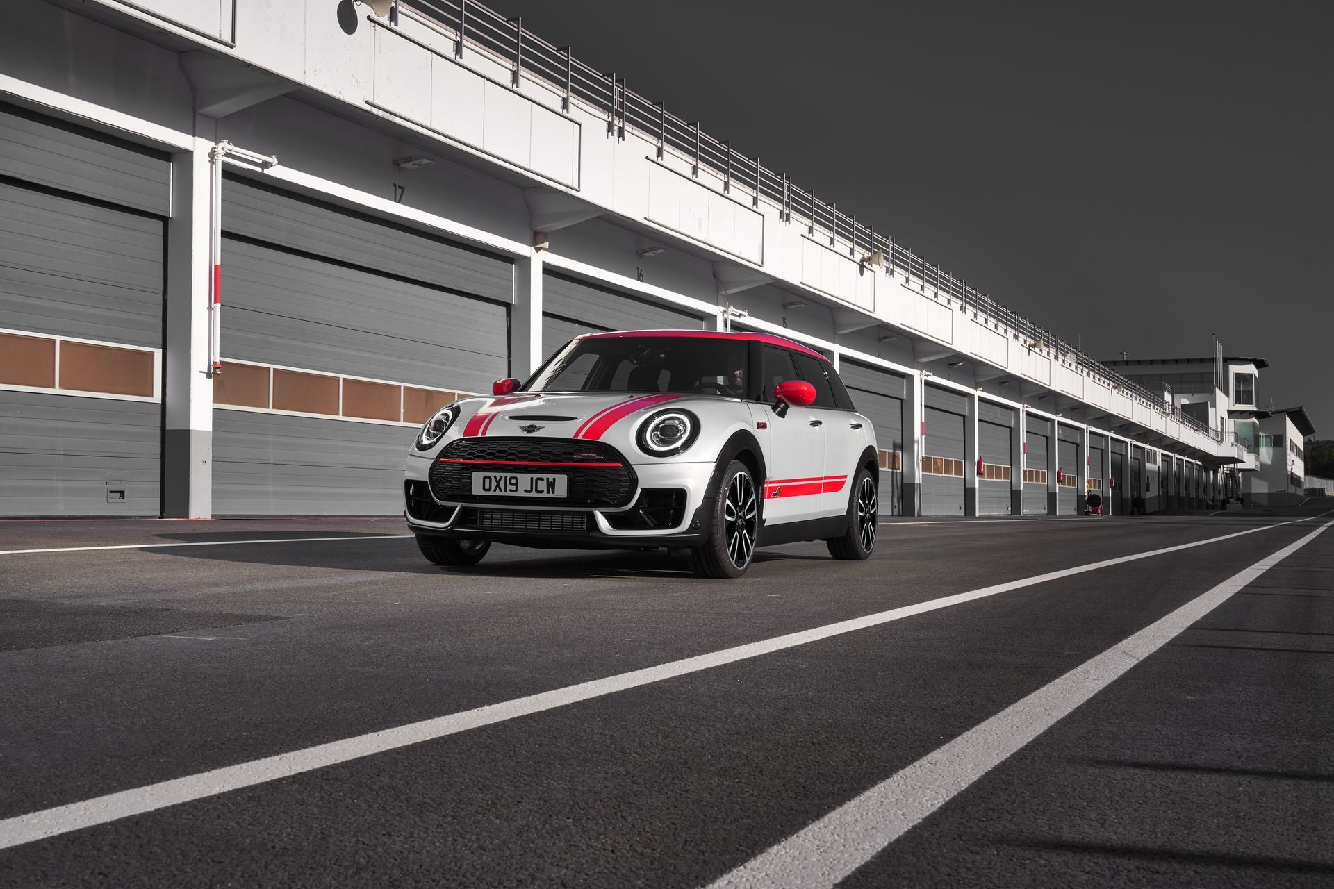 mini-clubman-jcw-2019-28