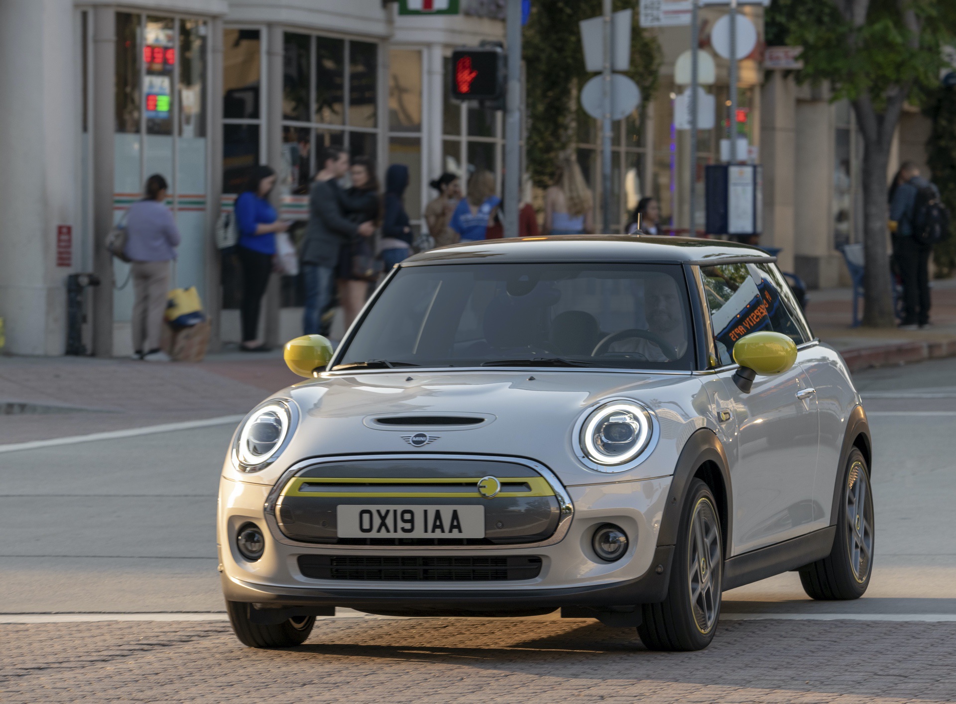 MINI-Cooper-SE-electric-07