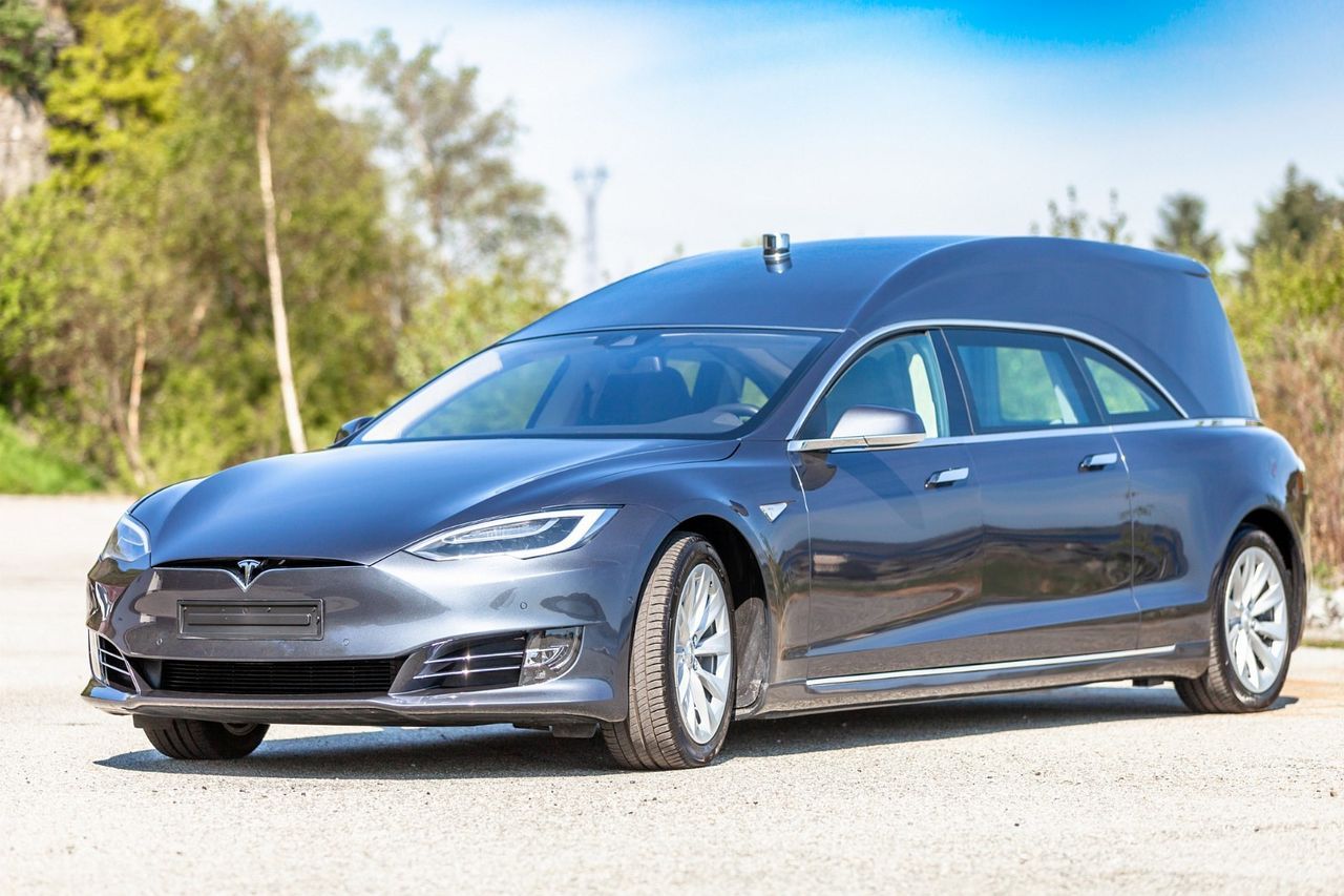 Tesla-Model-S-hearse-2