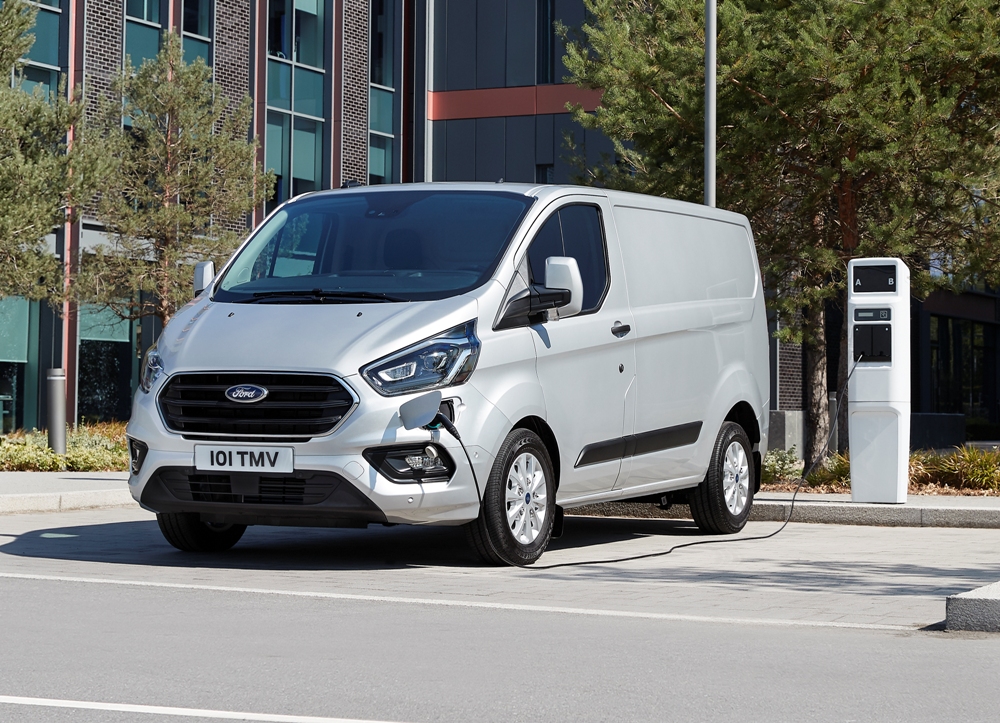 Ford-Transit-Custom-Plug-In-Hybrid-1