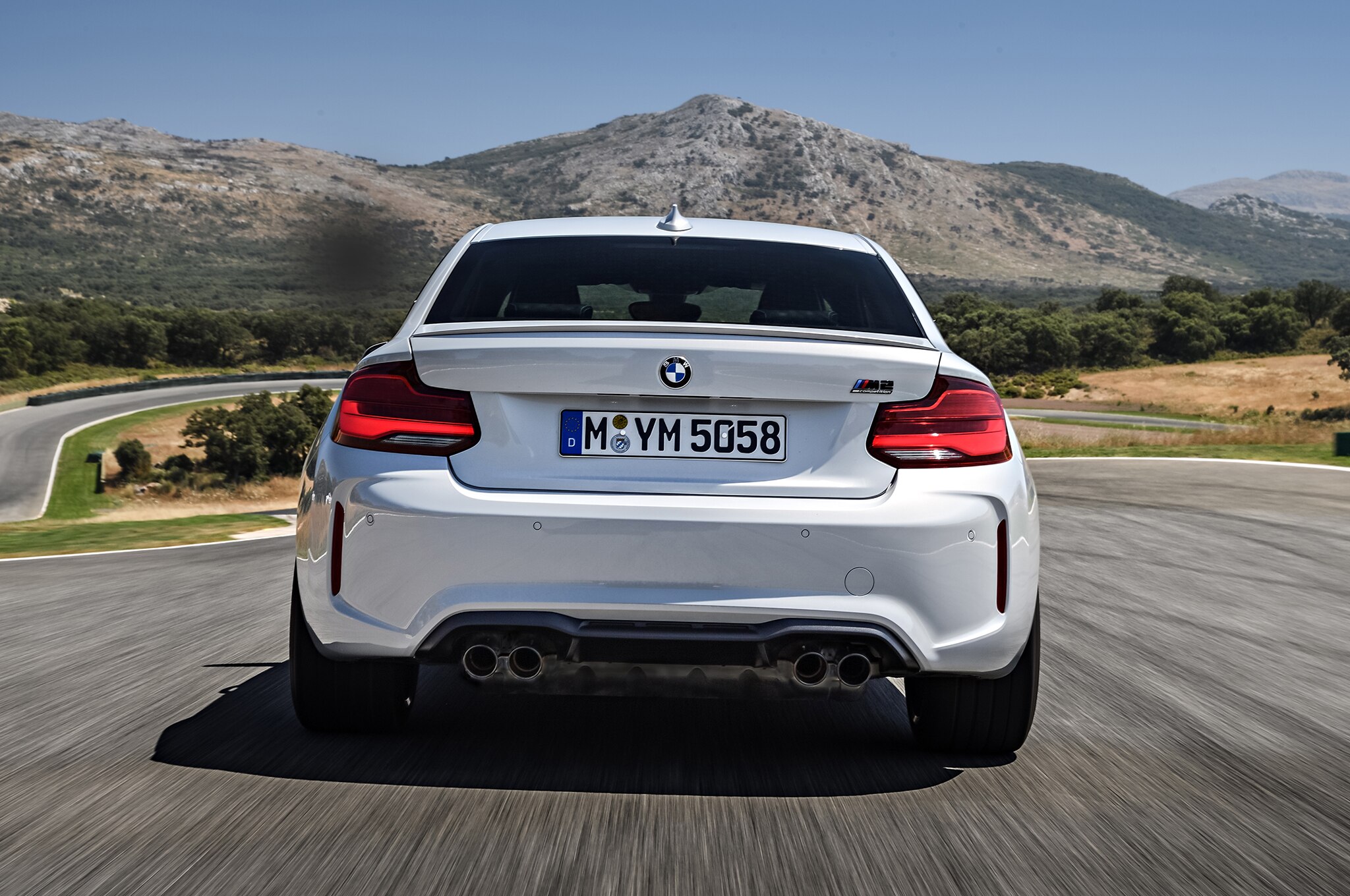 2019-BMW-M2-Competition-rear-in-motion-1