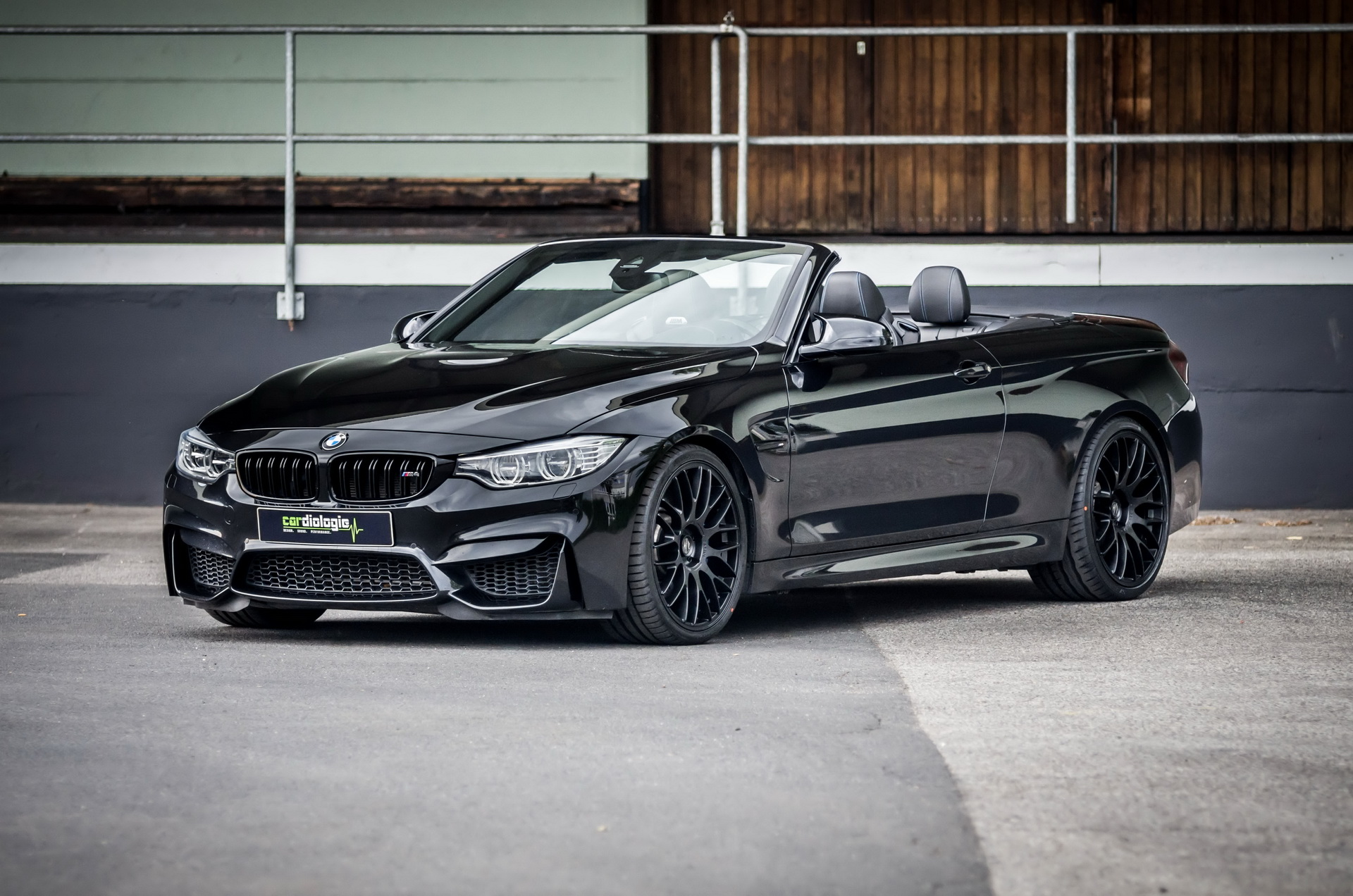 BMW-M4-Cabrio-por-Barracuda-y-Cardiologie-2020-4