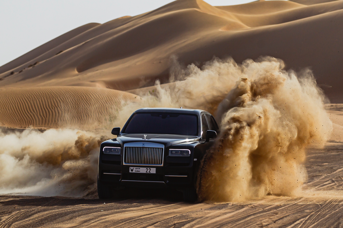 rolls-royce-cullinan-desierto-18