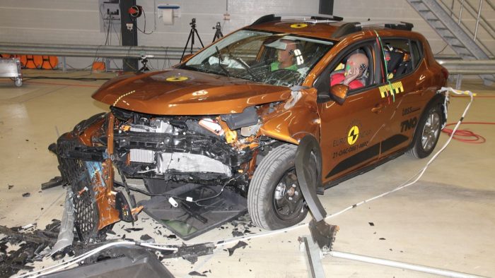 Dacia-Sandero-EuroNCAP-2-700x394