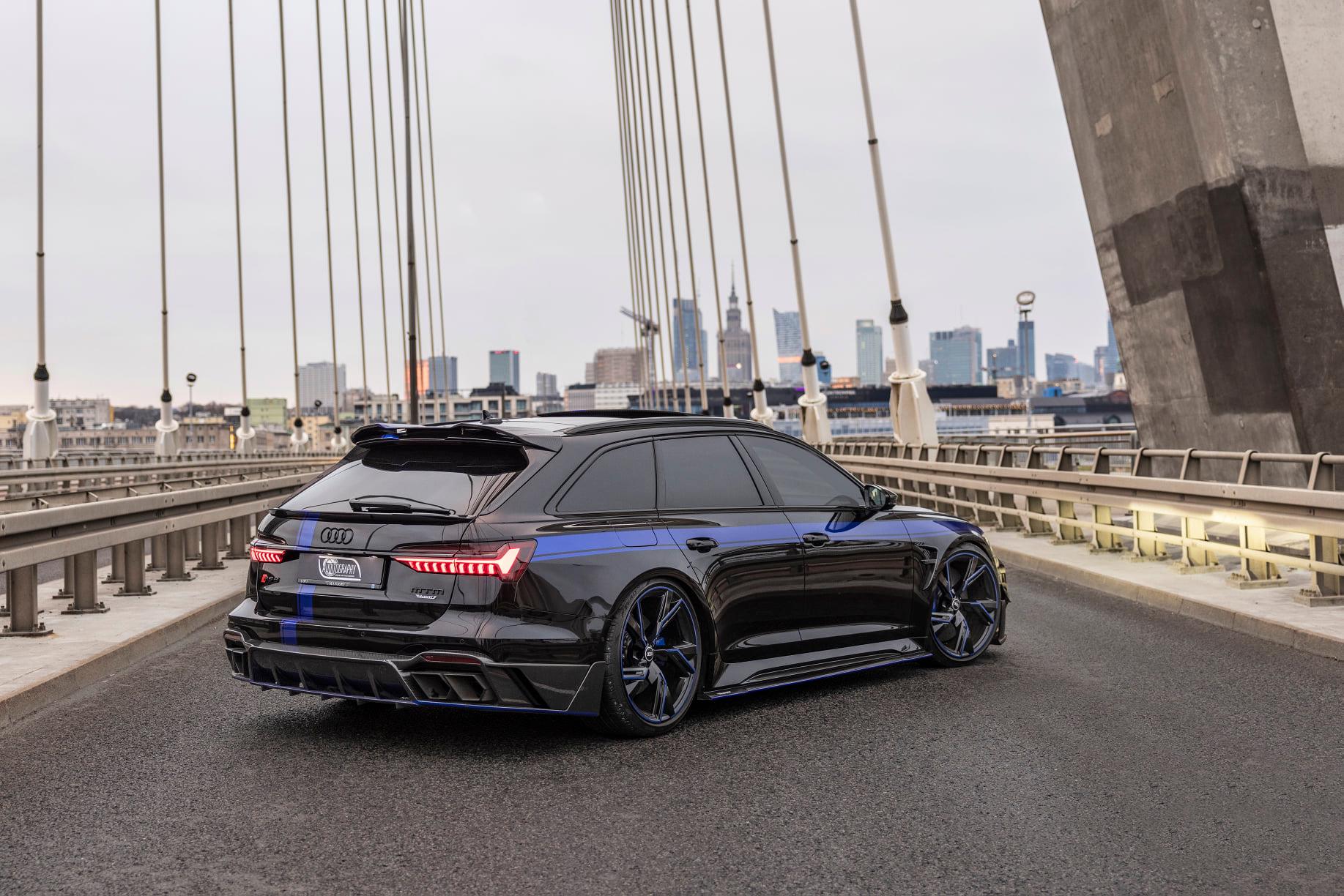 Audi RS6 Avant de MTM y Mansory visto desde atrás en un puente urbano.
