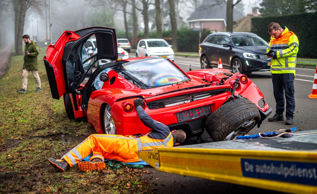 destrozado-ferrari-enzo-accidente-2