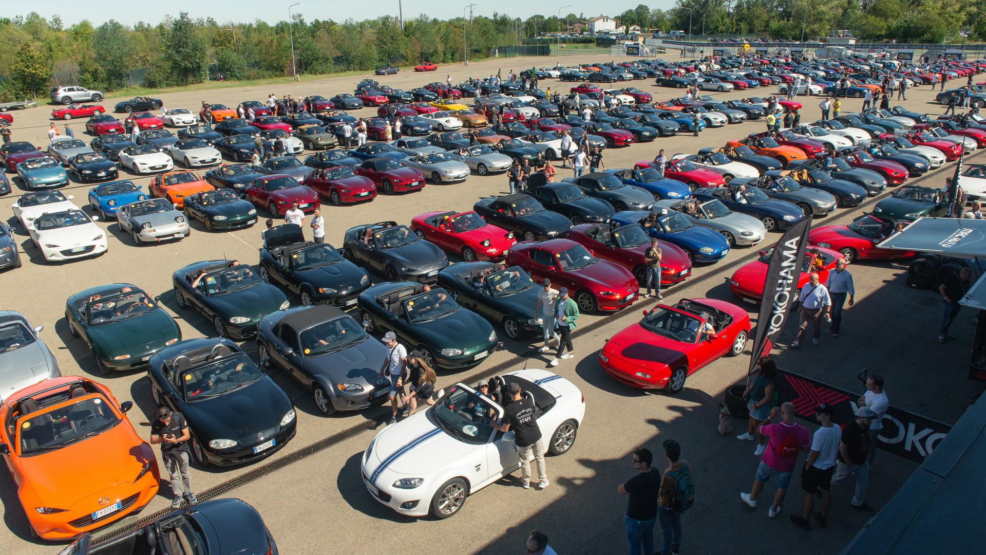 Mazda_MX-5_Guinness_World_Record_015_highres