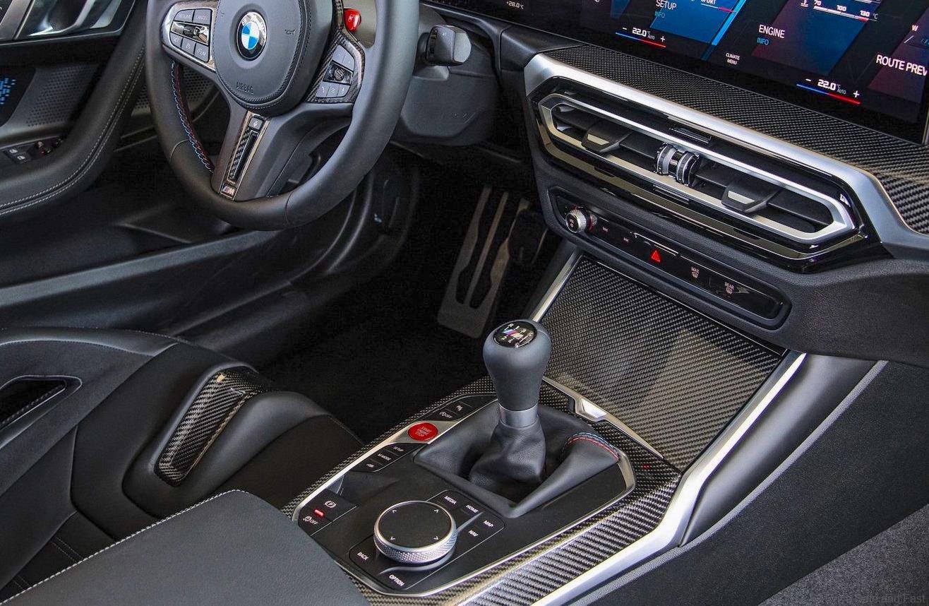 BMW-M2-2023-gearshift