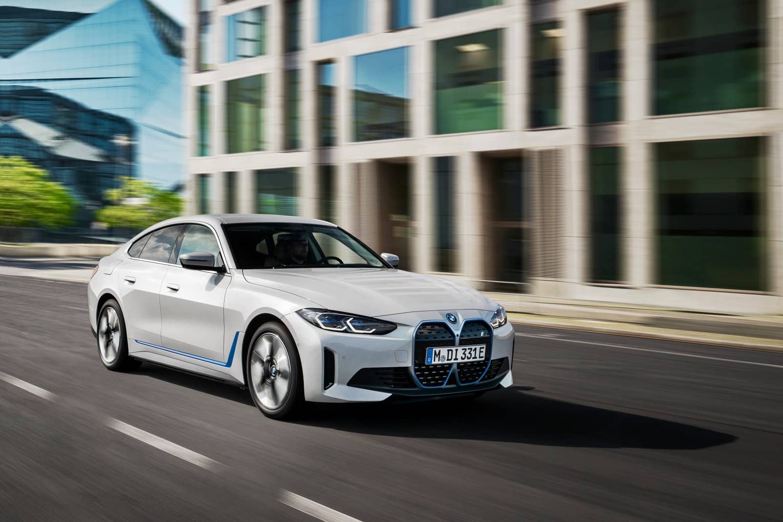 BMW-i4-eDrive35