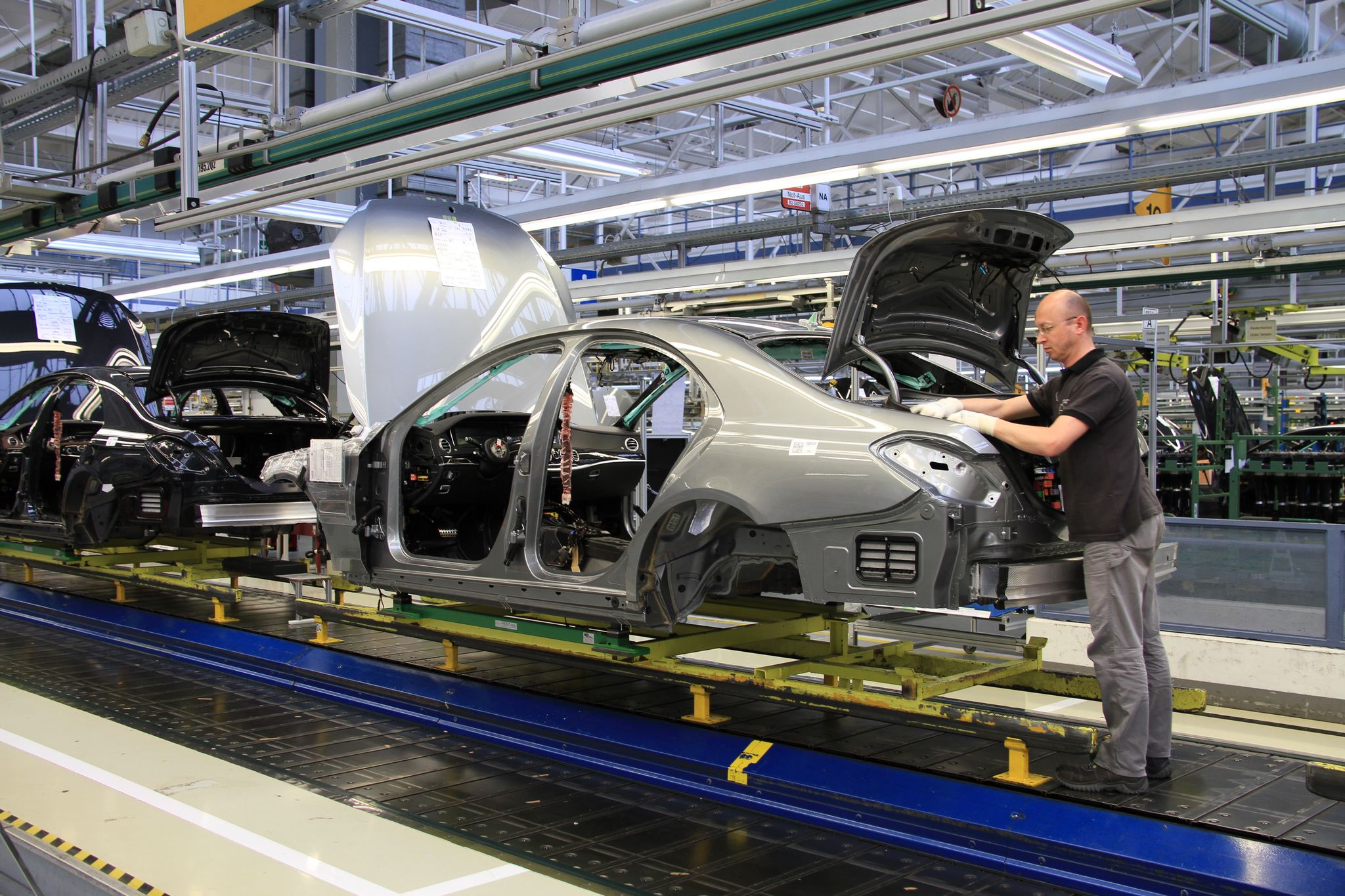 Fabrica-Mercedes-Benz-Stuttgart-2