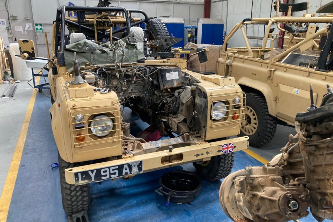 ejercito-britanico-Land-Rover-Defender-electricos-2