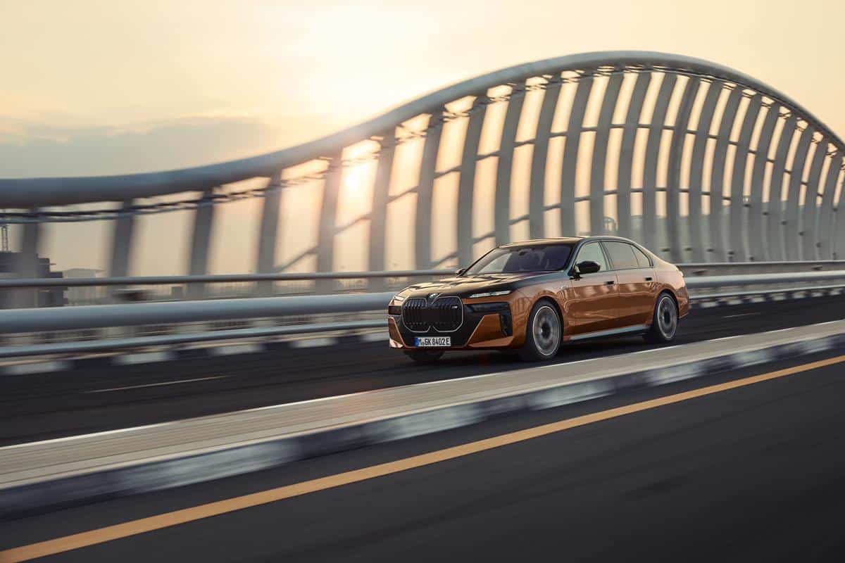 BMW-i7-M70-xDrive-22