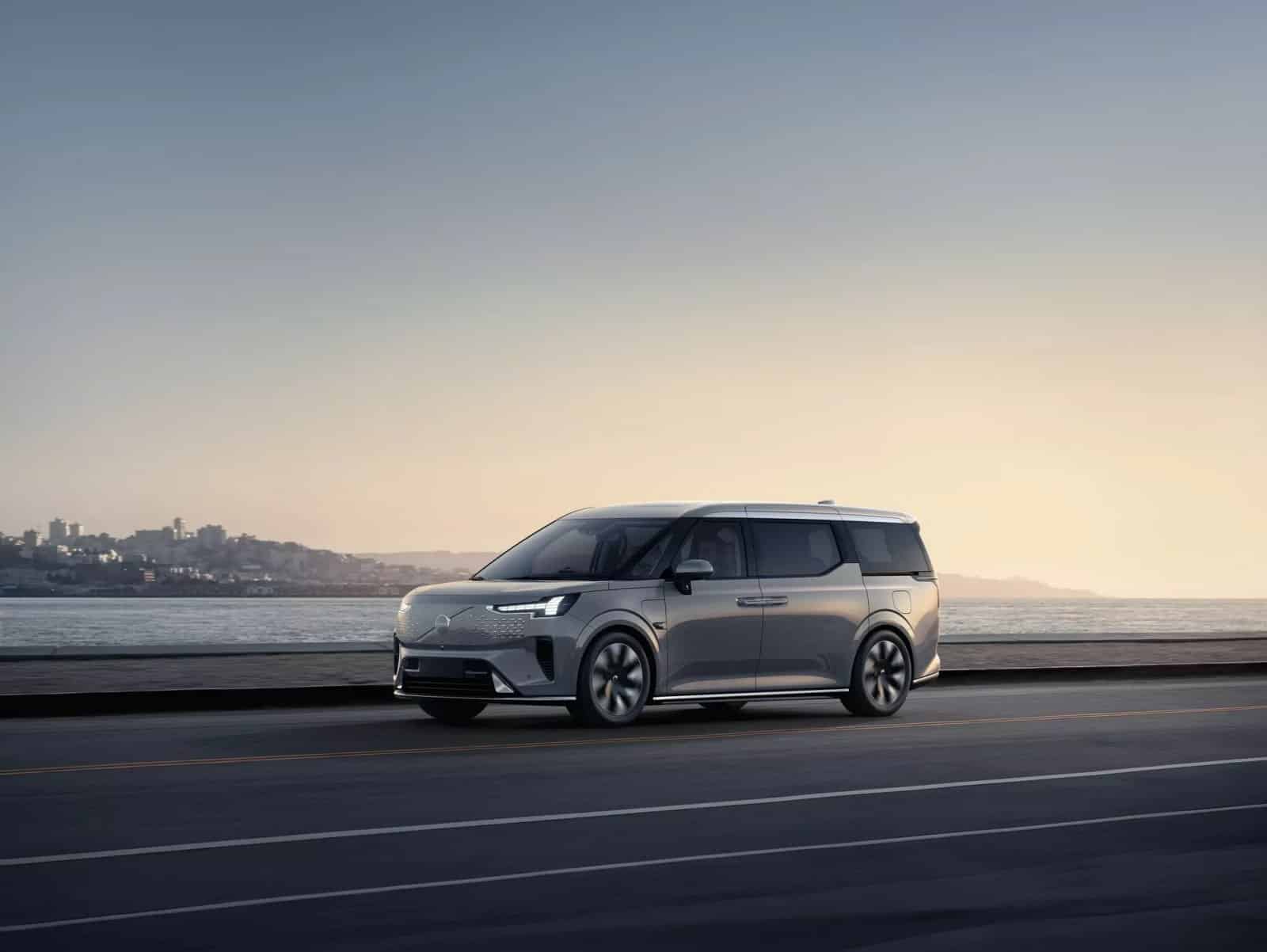 volvo-em90-asi-es-el-nuevo-monovolumen-sueco-100-electrico-con-738-kilometros-de-autonomia-2