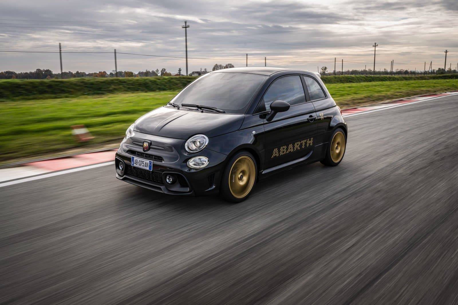Abarth-695-75°-Anniversario-11