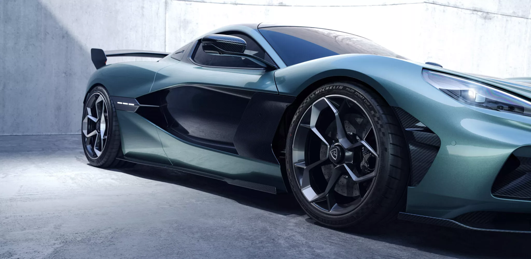 Rimac-Nevera-R-static-00003-1-2048x999