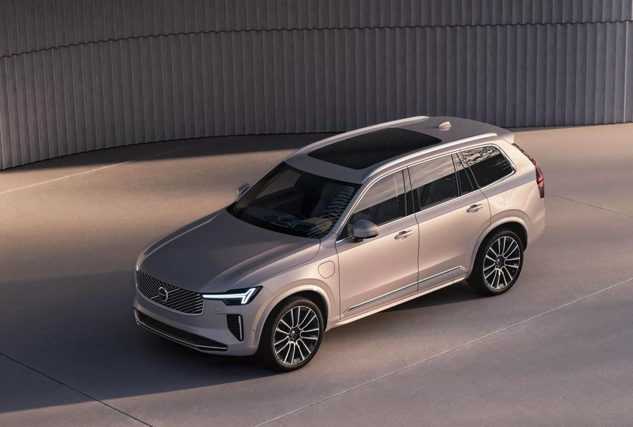2025-Volvo-XC90-facelift-00001-2048x1381