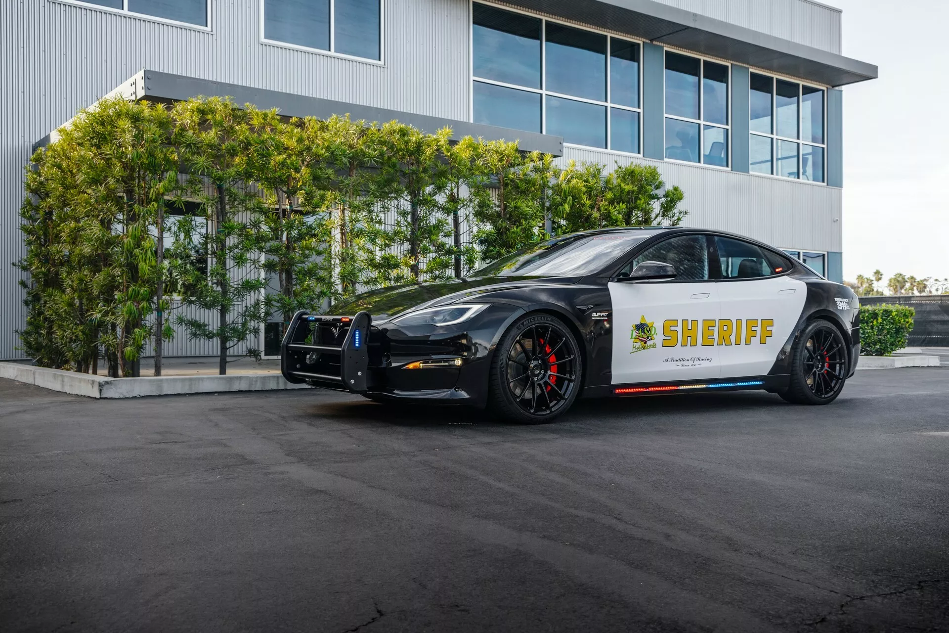 Tesla-Model-S-Plaid-Police-Car-4