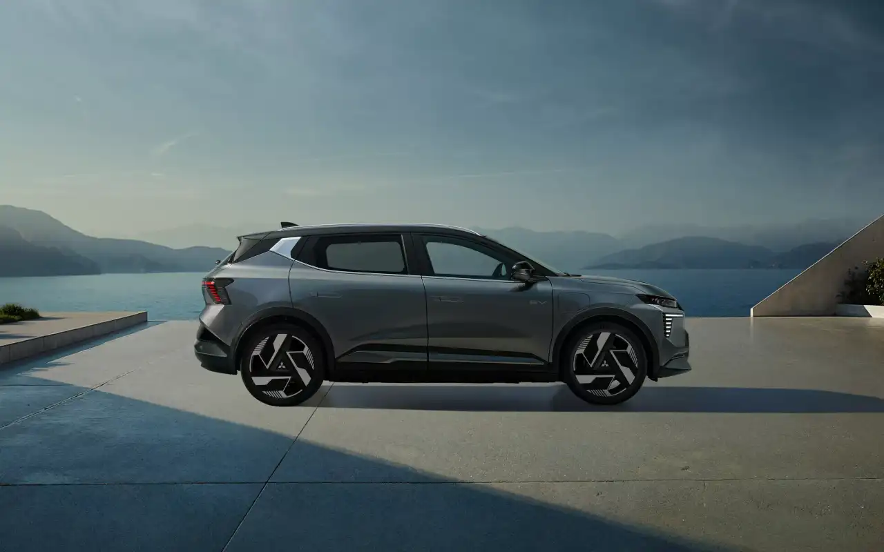 lateral mitsubishi eclipse cross ev 2025 5