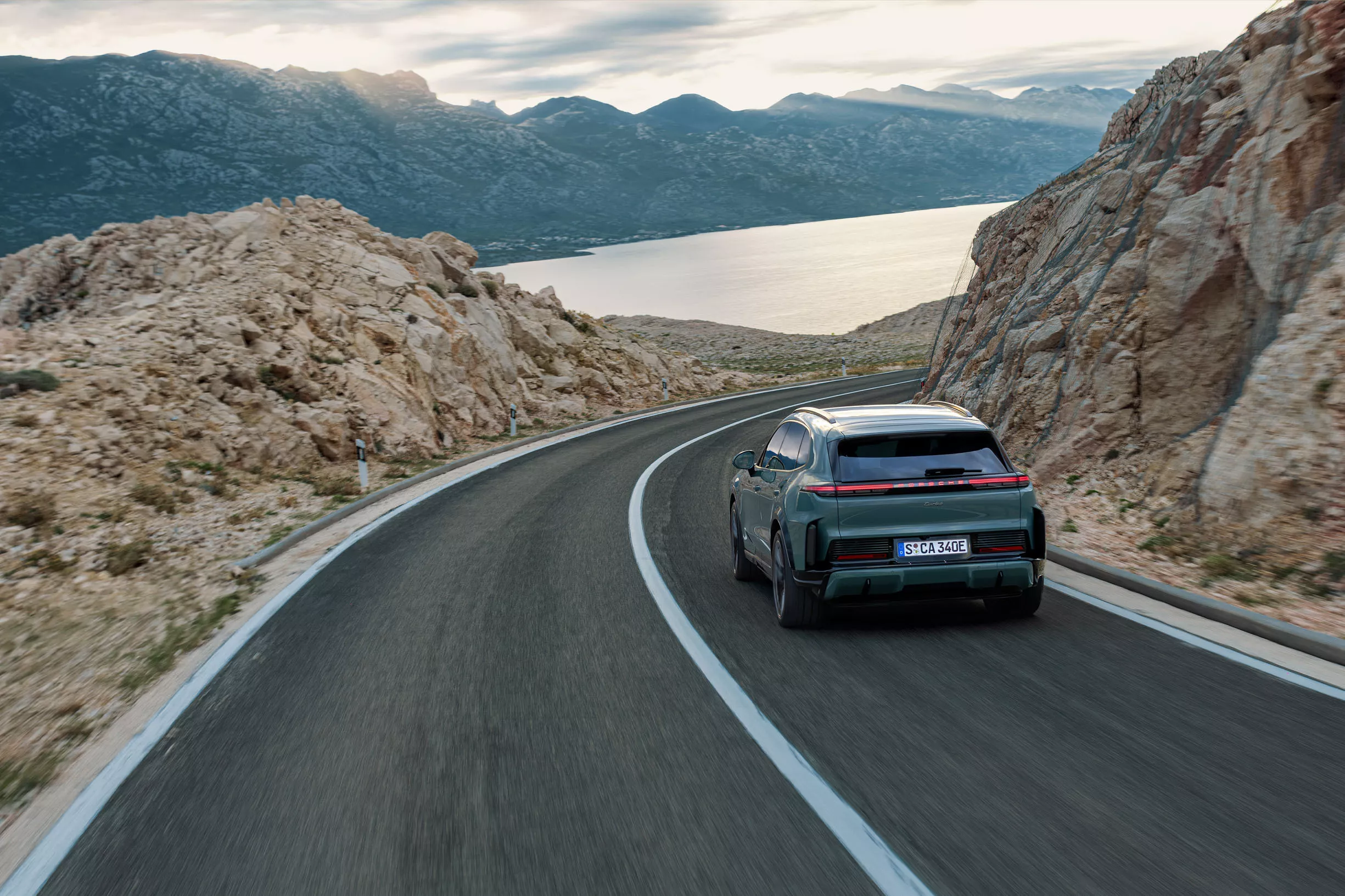 2026 porsche cayenne turbo electric 00014