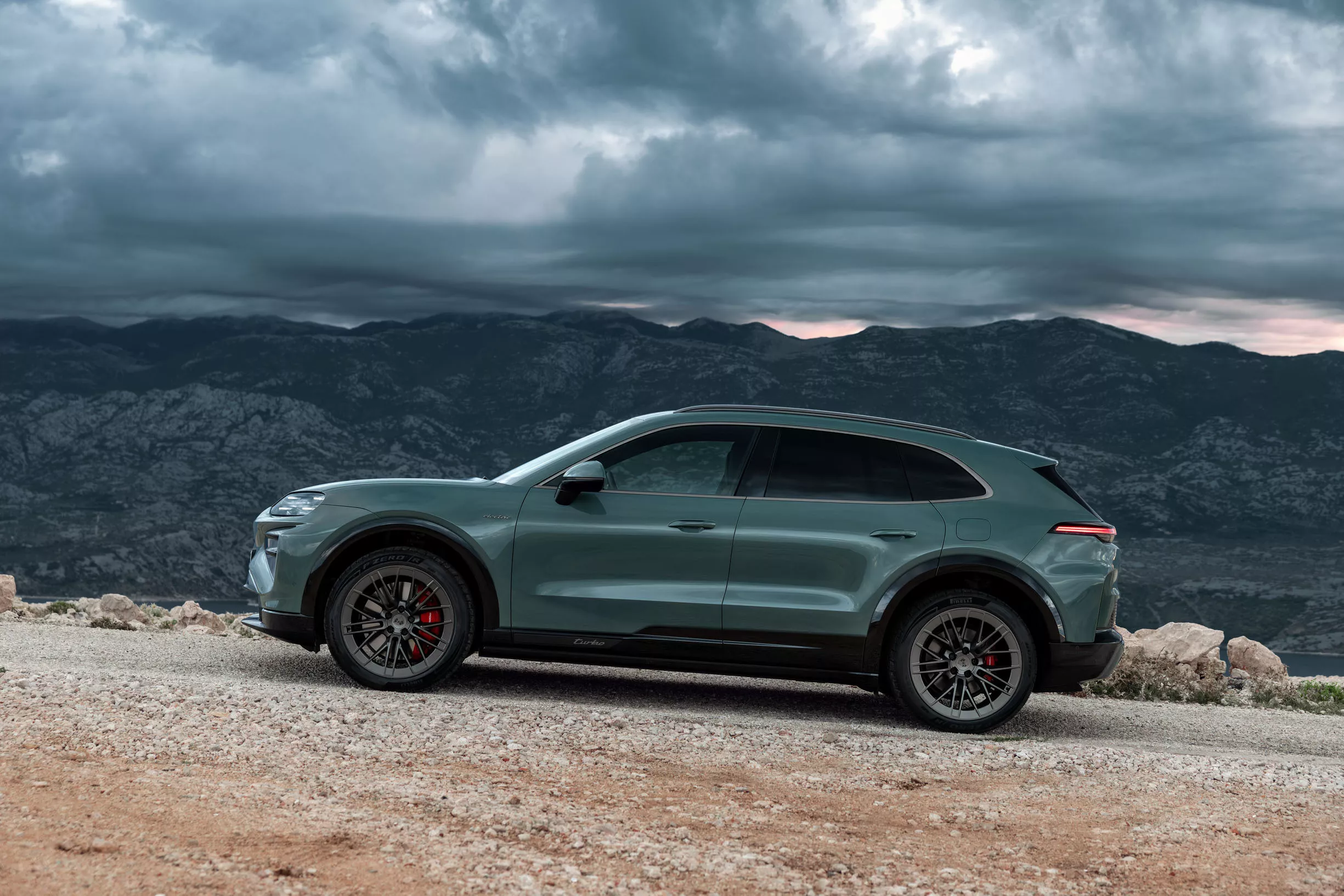 2026 porsche cayenne turbo electric 00016