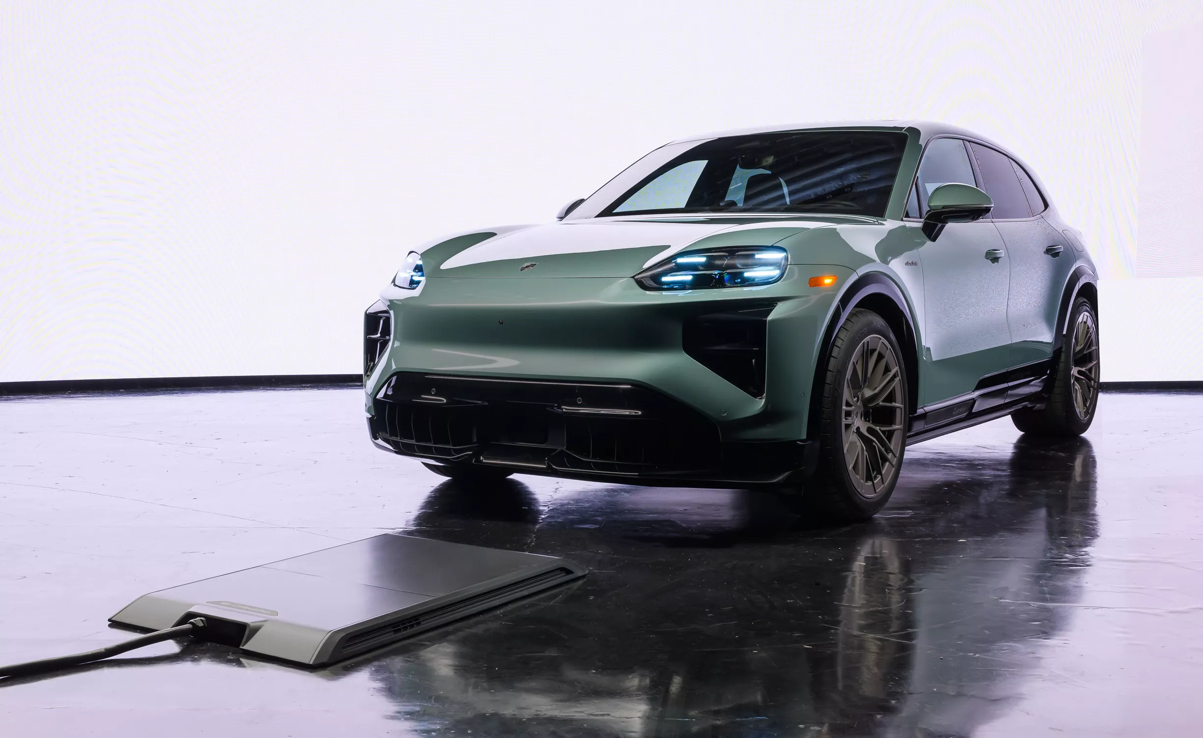 2026 porsche cayenne turbo electric 00021