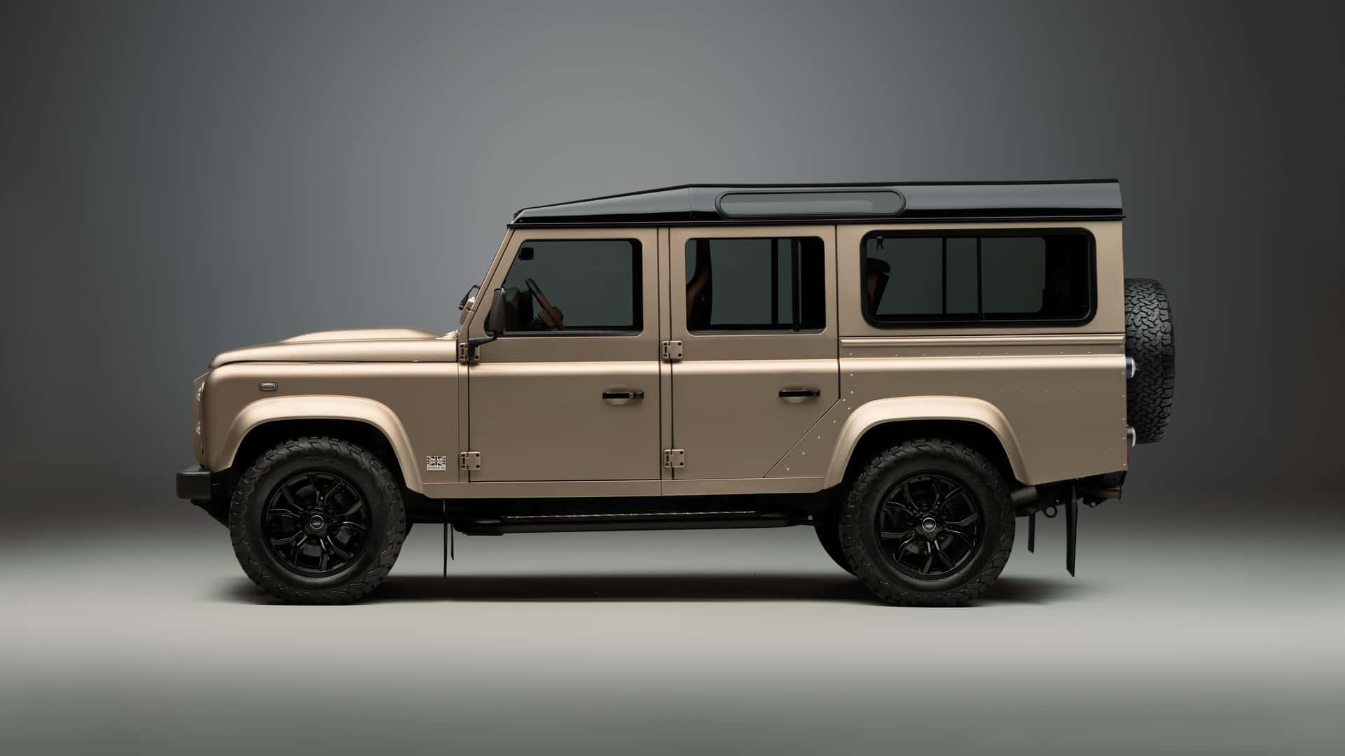 land rover classic defender with octa paint 10