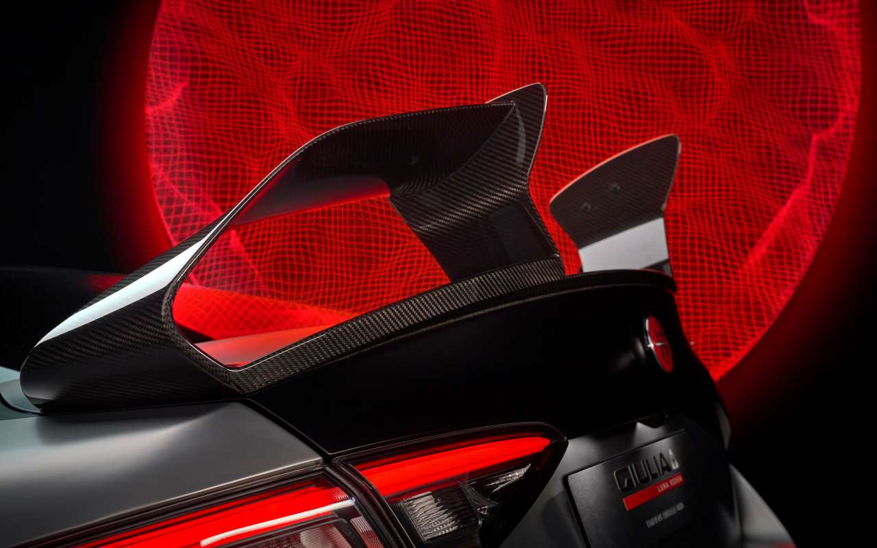 giulia quadrifoglio luna rossa 5