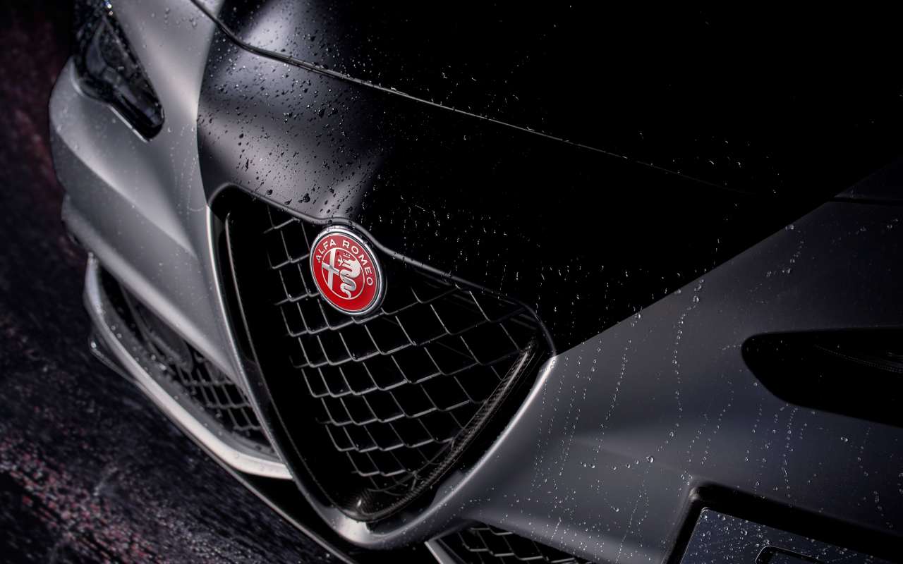 giulia quadrifoglio luna rossa 6