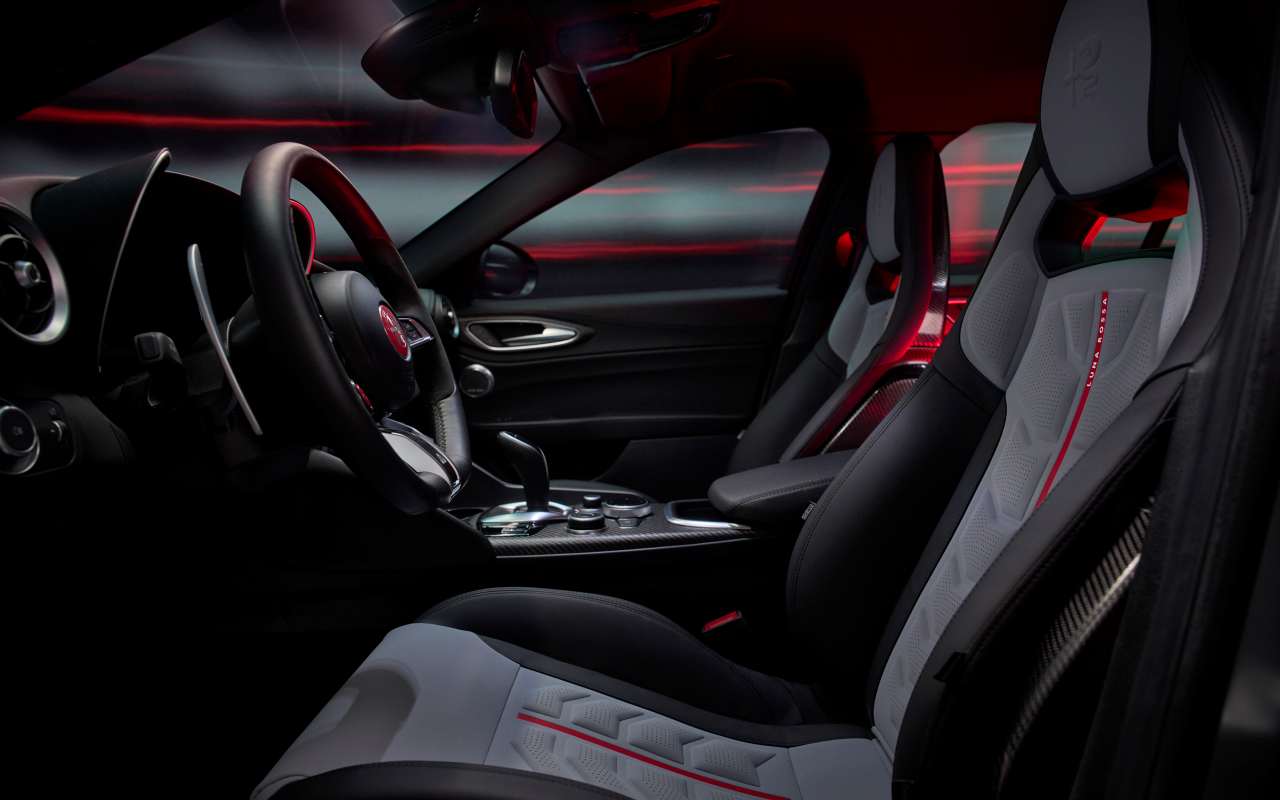 giulia quadrifoglio luna rossa 7