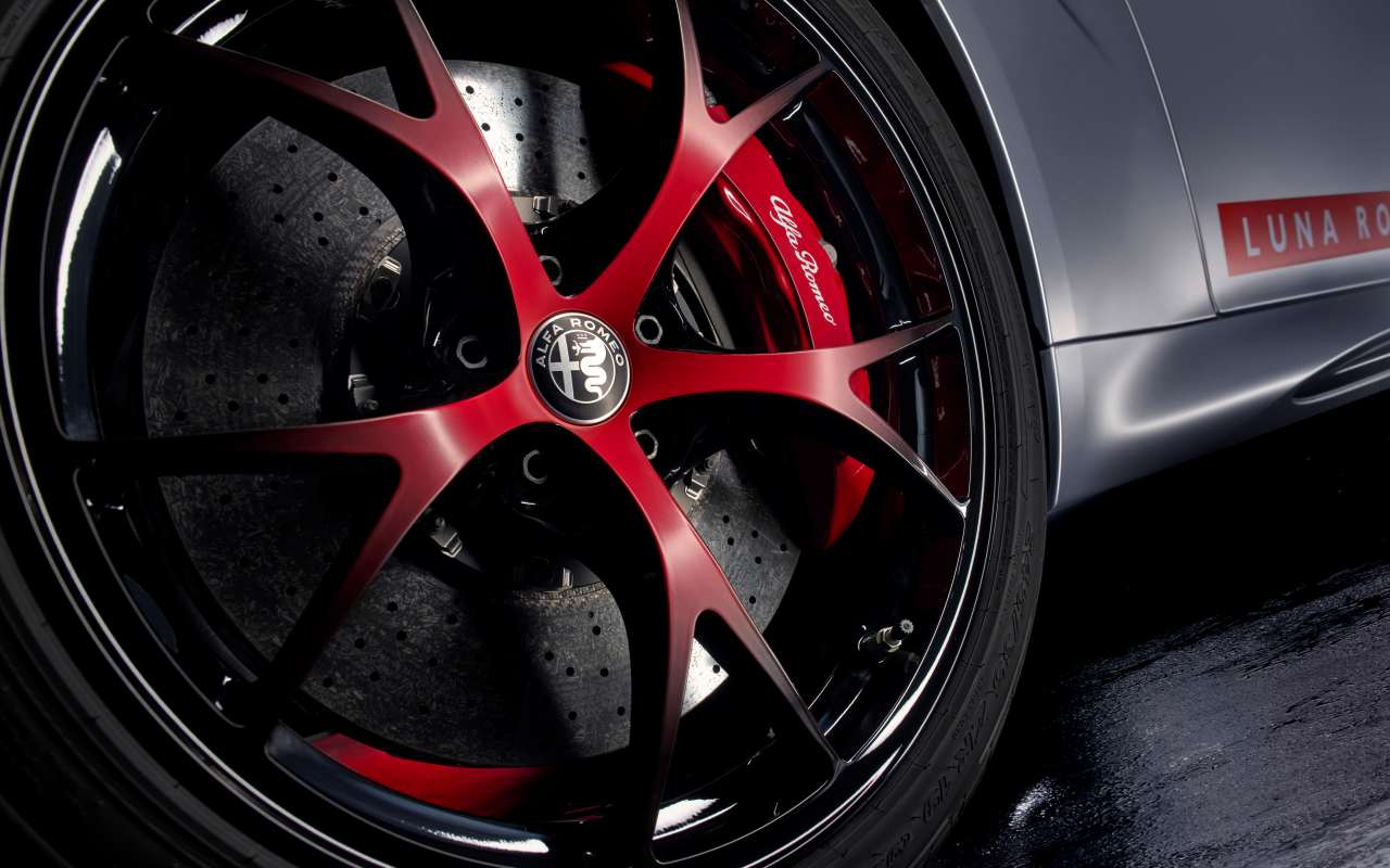 giulia quadrifoglio luna rossa 8