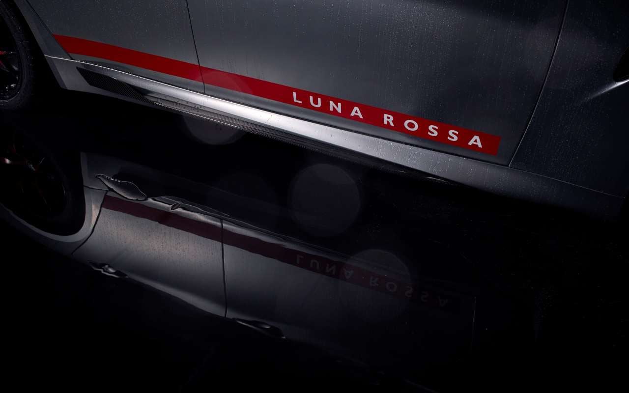 giulia quadrifoglio luna rossa 9