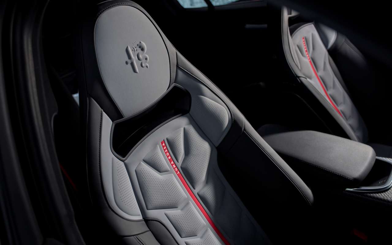 giulia quadrifoglio luna rossa 11