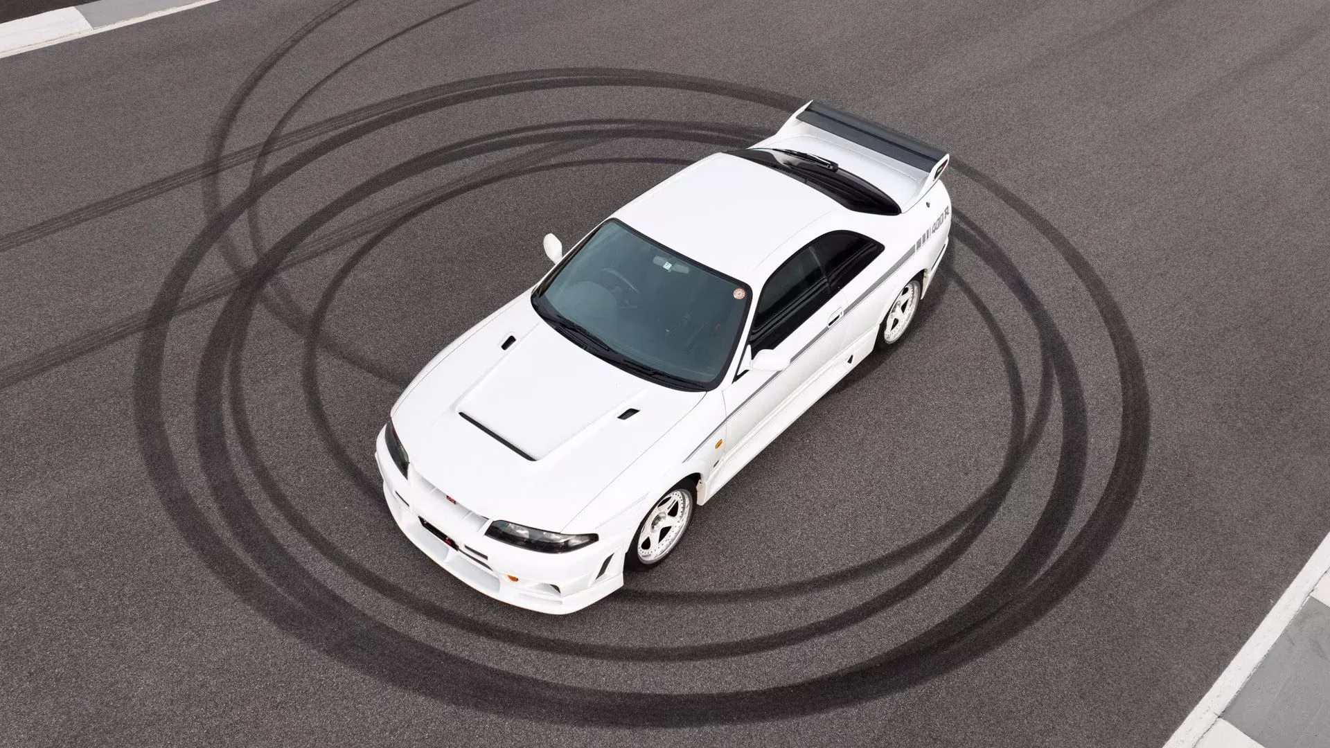 Solo hay 44 en el mundo: el Nissan Skyline R33 NISMO 400R busca dueño… y ahora puede ser tuyo
