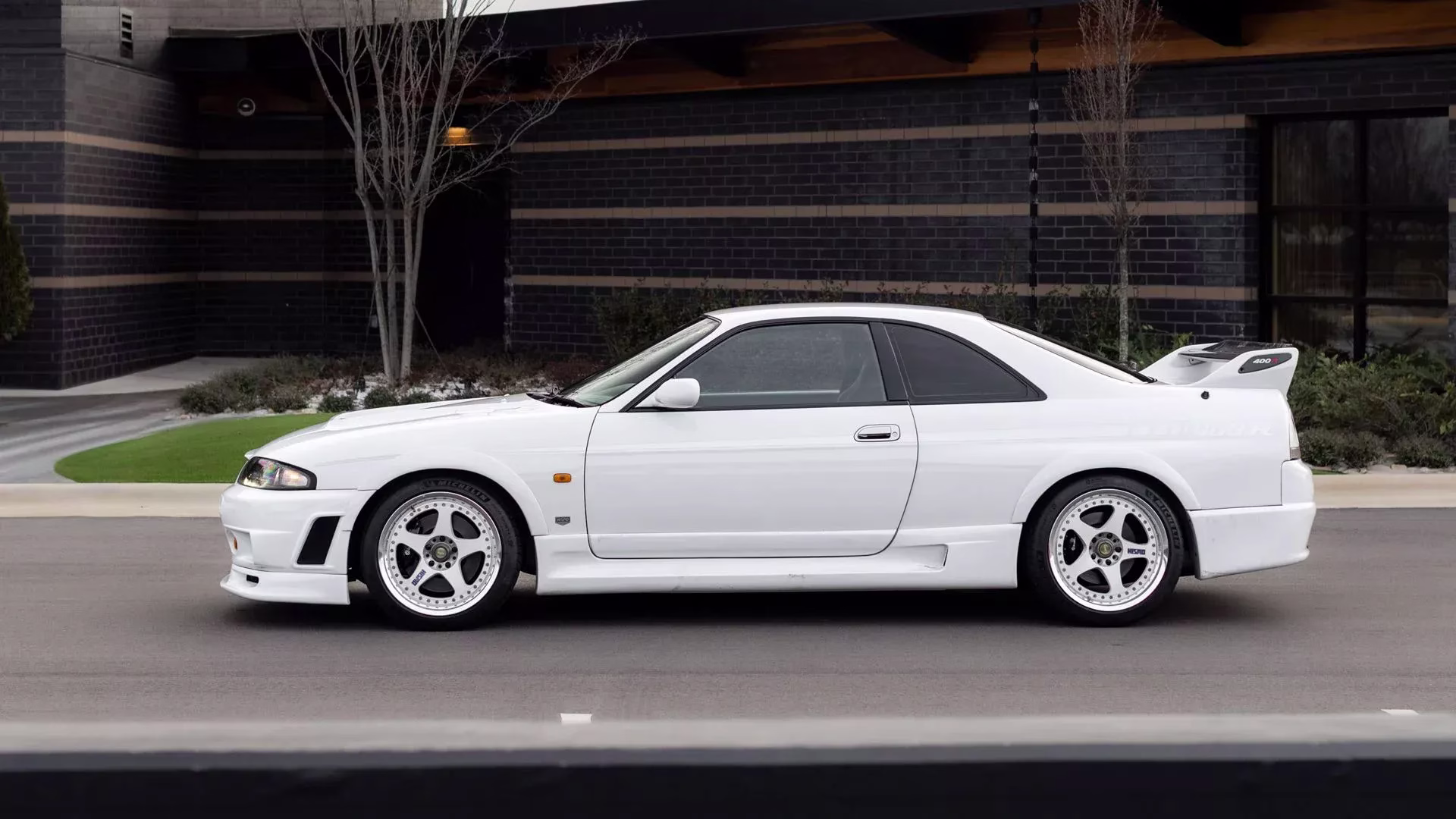 Solo hay 44 en el mundo: el Nissan Skyline R33 NISMO 400R busca dueño… y ahora puede ser tuyo
