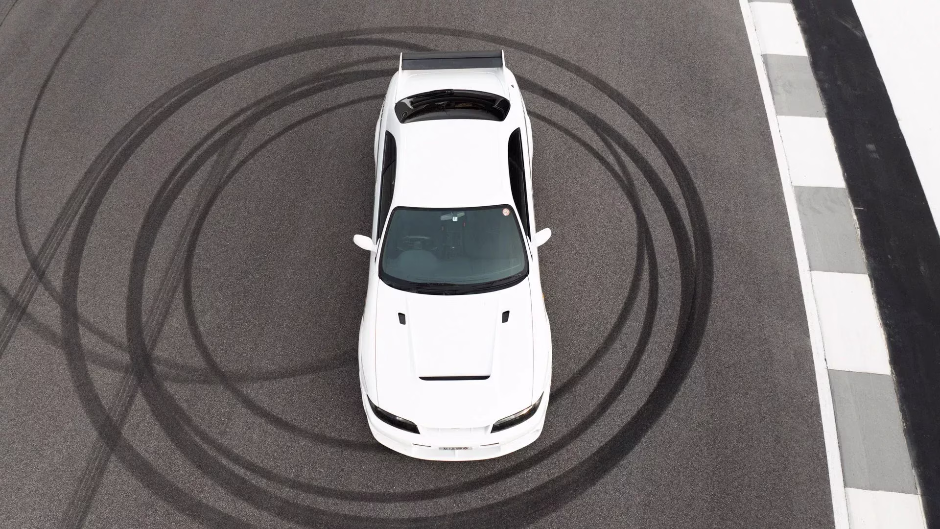 Solo hay 44 en el mundo: el Nissan Skyline R33 NISMO 400R busca dueño… y ahora puede ser tuyo