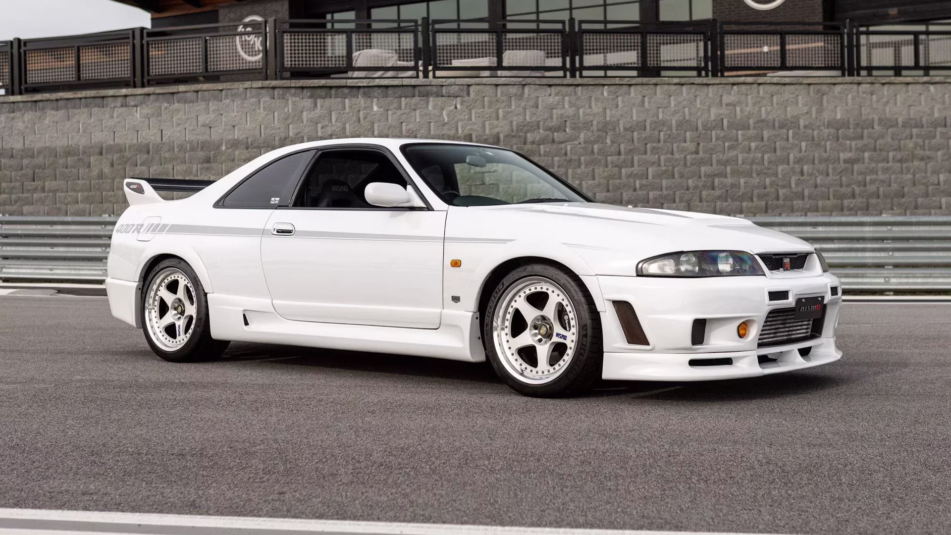 Solo hay 44 en el mundo: el Nissan Skyline R33 NISMO 400R busca dueño… y ahora puede ser tuyo