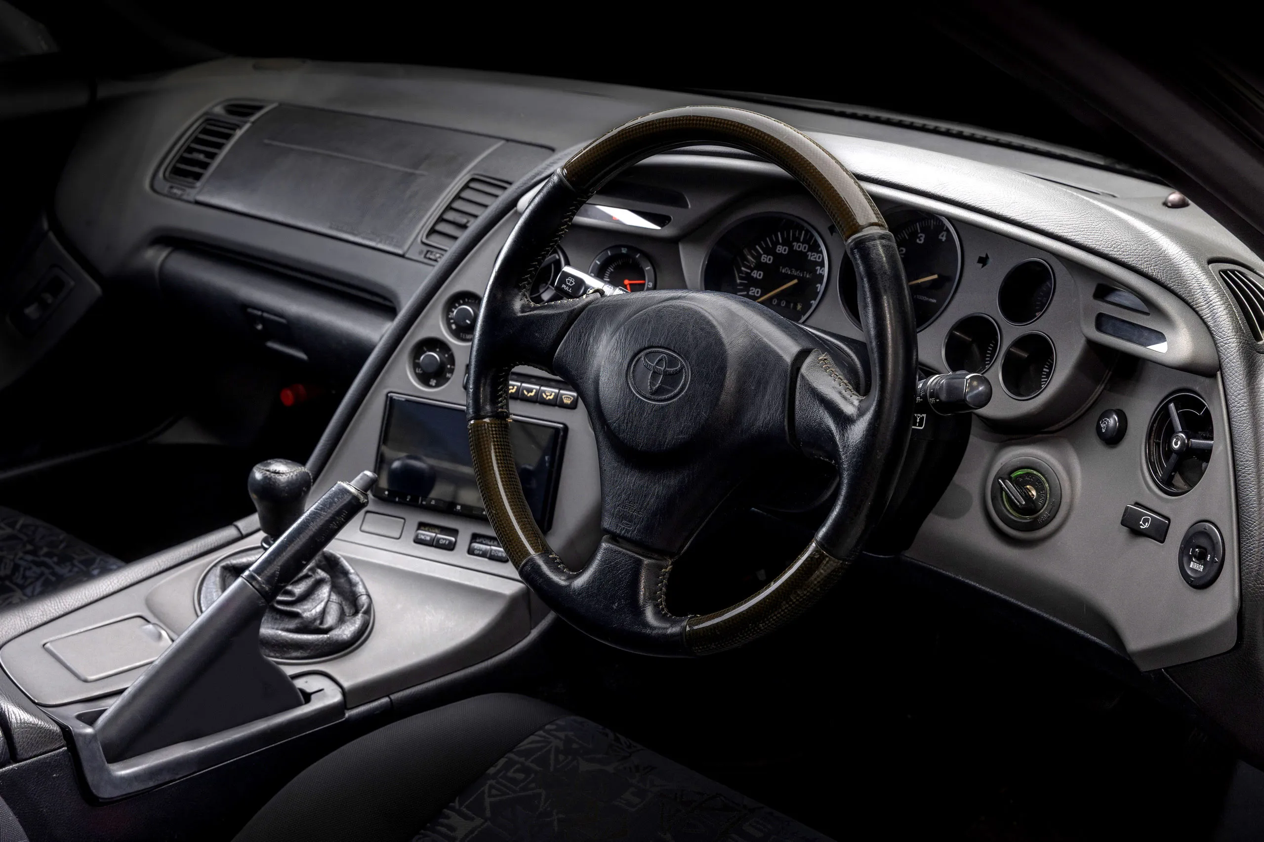 Toyota reedita la pieza que arruina el interior del Supra Mk4 (y muchos coches de los ’90)