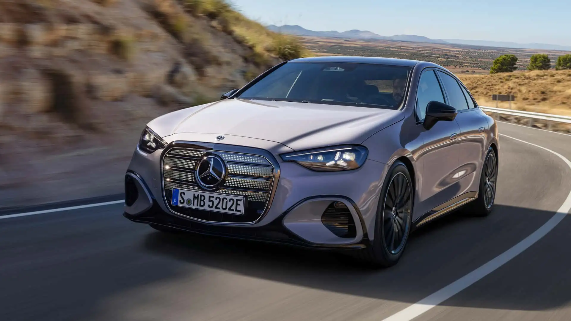 Mercedes-Benz da la voz de alarma: la continuidad de los coches familiares está en serio peligro