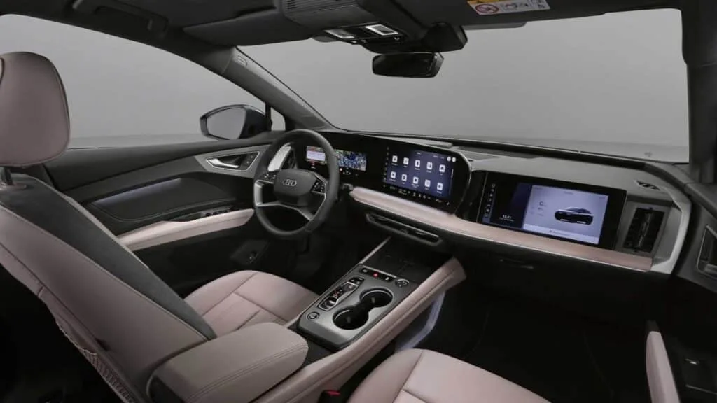Audi actualiza el Q4 e-tron con casi 600 km de autonomía: arreglan el fallo que todos odiaban, pero cometen uno peor