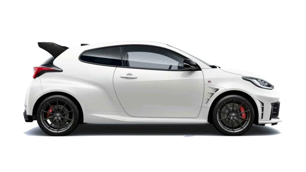 Piden más de 50.000 euros por este Toyota Yaris, pero cuando veas su freno de mano vertical y sus 280 CV lo entenderás todo