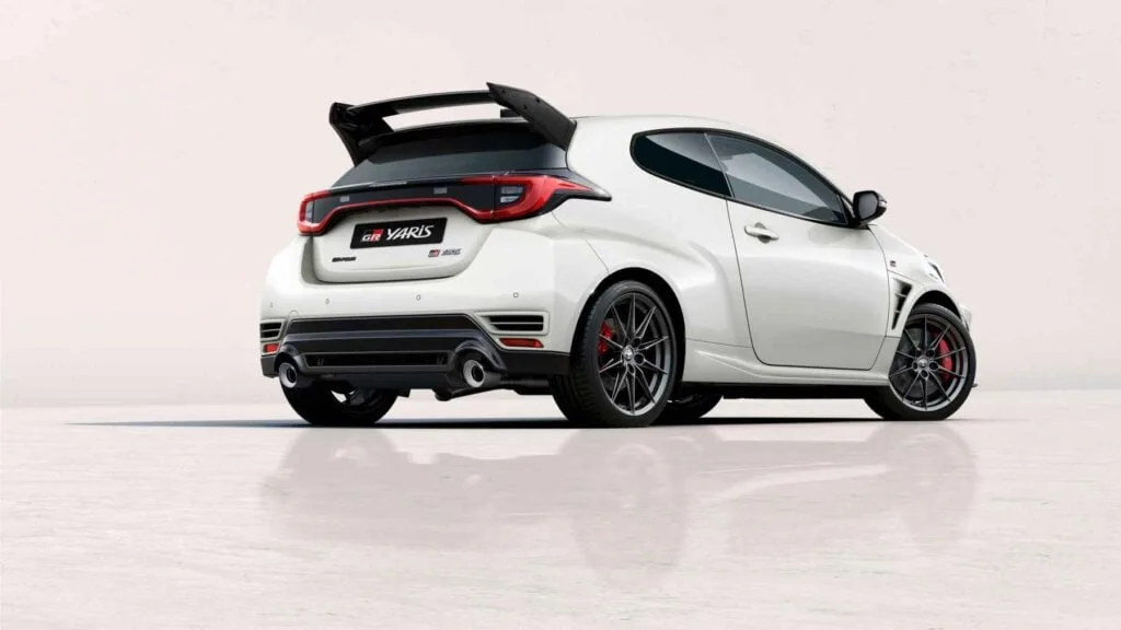 Piden más de 50.000 euros por este Toyota Yaris, pero cuando veas su freno de mano vertical y sus 280 CV lo entenderás todo