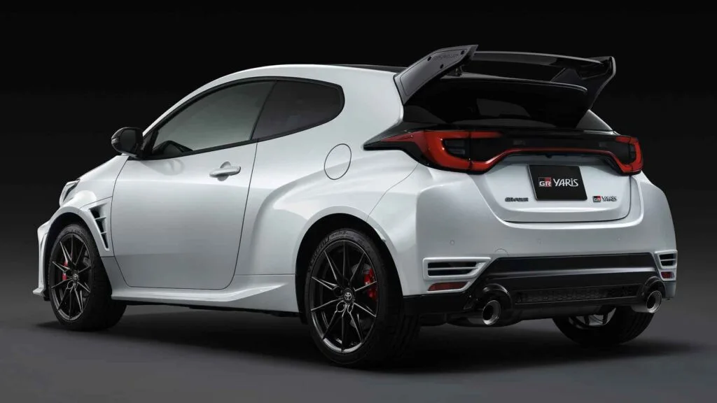 Piden más de 50.000 euros por este Toyota Yaris, pero cuando veas su freno de mano vertical y sus 280 CV lo entenderás todo
