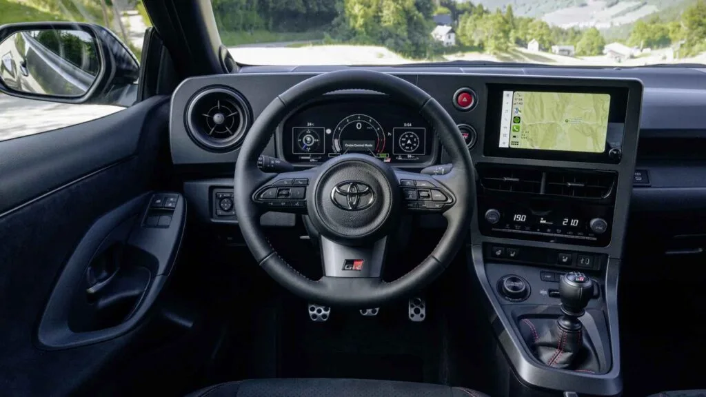 Piden más de 50.000 euros por este Toyota Yaris, pero cuando veas su freno de mano vertical y sus 280 CV lo entenderás todo