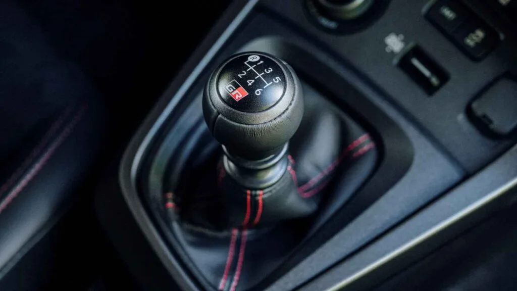 Piden más de 50.000 euros por este Toyota Yaris, pero cuando veas su freno de mano vertical y sus 280 CV lo entenderás todo