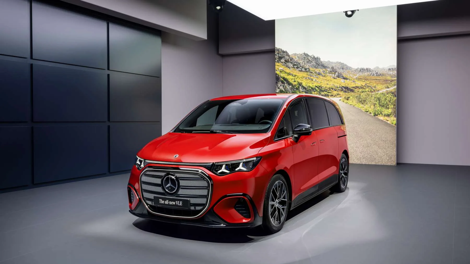 713 km, hasta 8 plazas y hecho en España: el nuevo Mercedes VLE es el eléctrico familiar que quiere cambiarlo todo