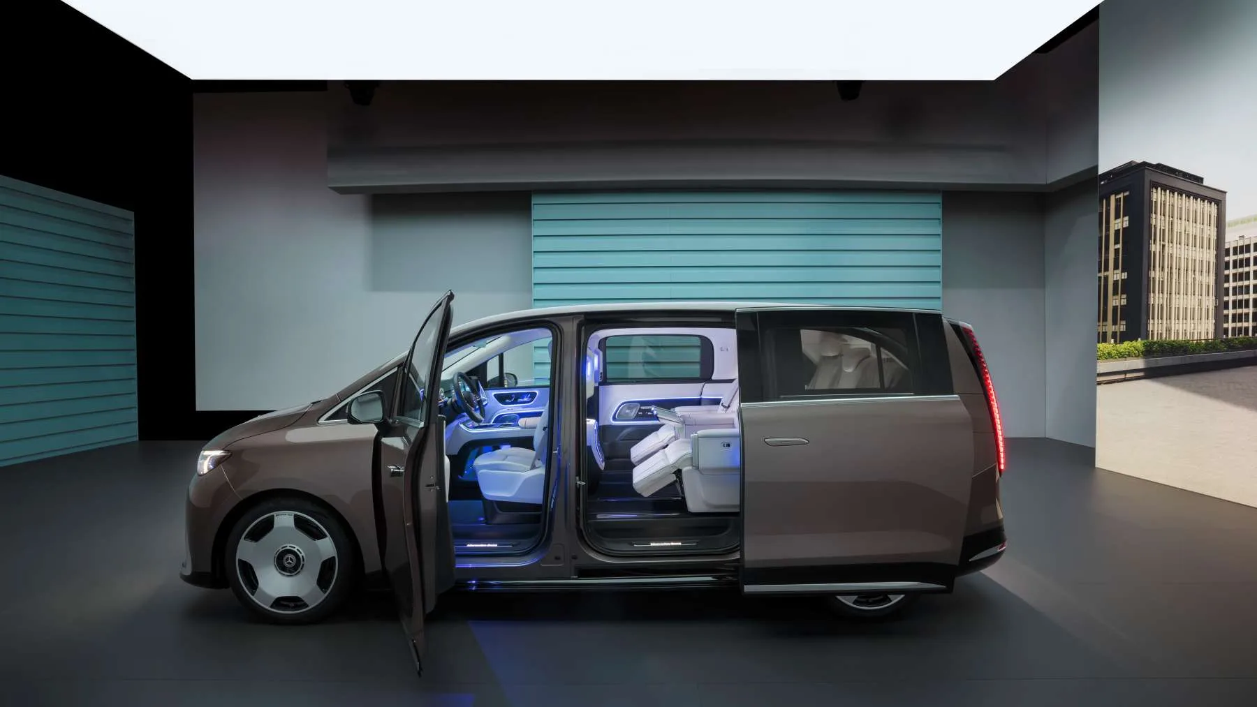 713 km, hasta 8 plazas y hecho en España: el nuevo Mercedes VLE es el eléctrico familiar que quiere cambiarlo todo