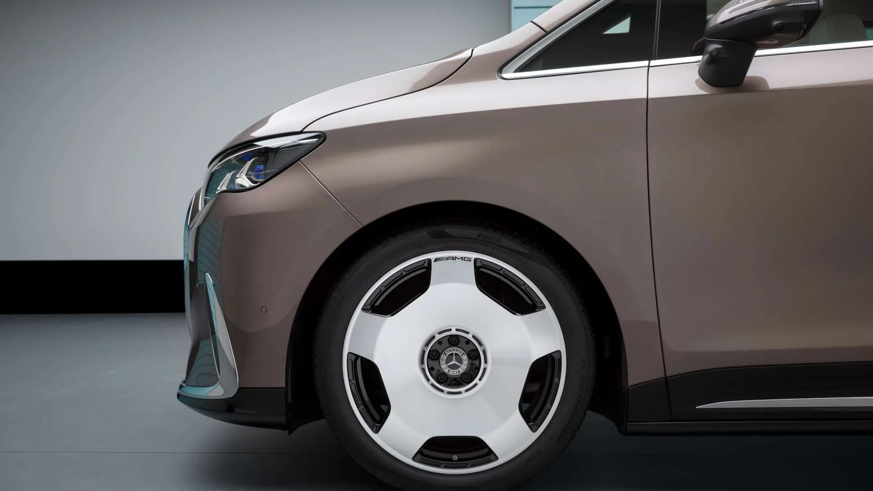 713 km, hasta 8 plazas y hecho en España: el nuevo Mercedes VLE es el eléctrico familiar que quiere cambiarlo todo