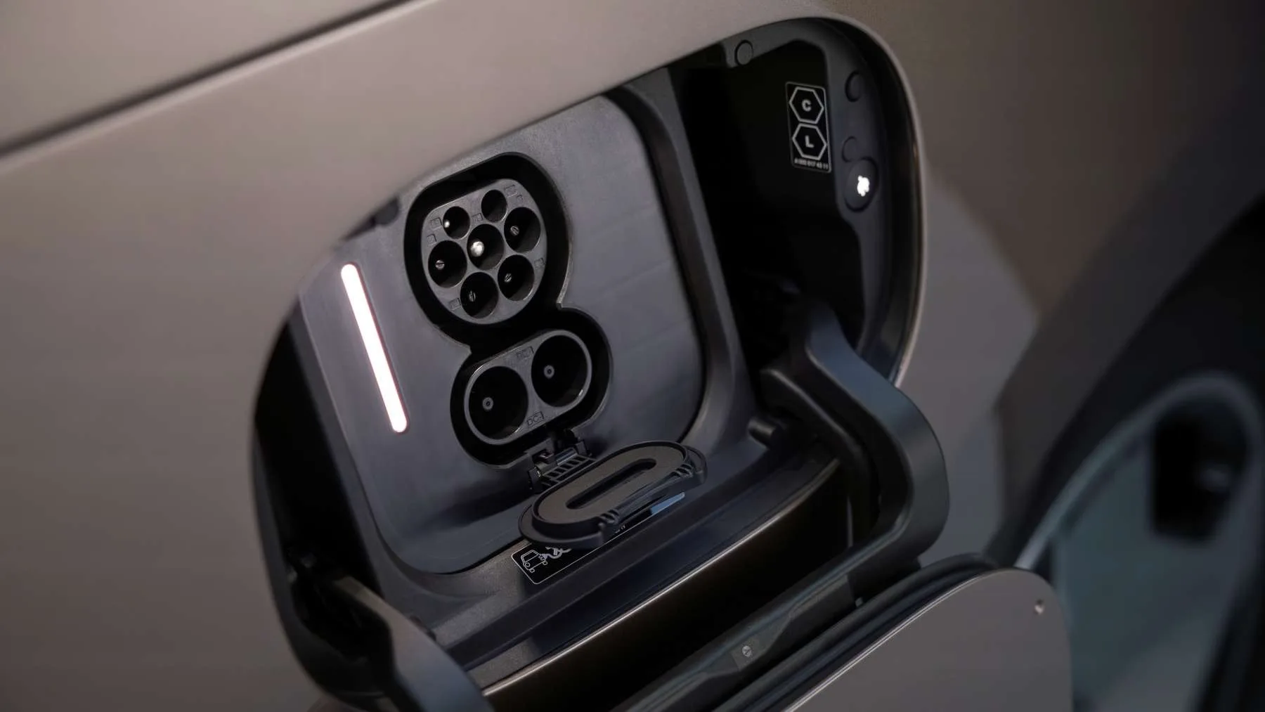 713 km, hasta 8 plazas y hecho en España: el nuevo Mercedes VLE es el eléctrico familiar que quiere cambiarlo todo