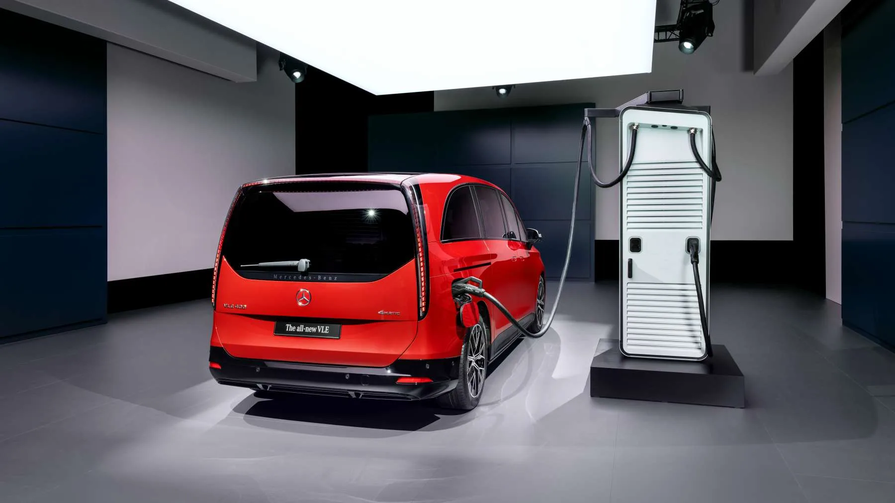 713 km, hasta 8 plazas y hecho en España: el nuevo Mercedes VLE es el eléctrico familiar que quiere cambiarlo todo