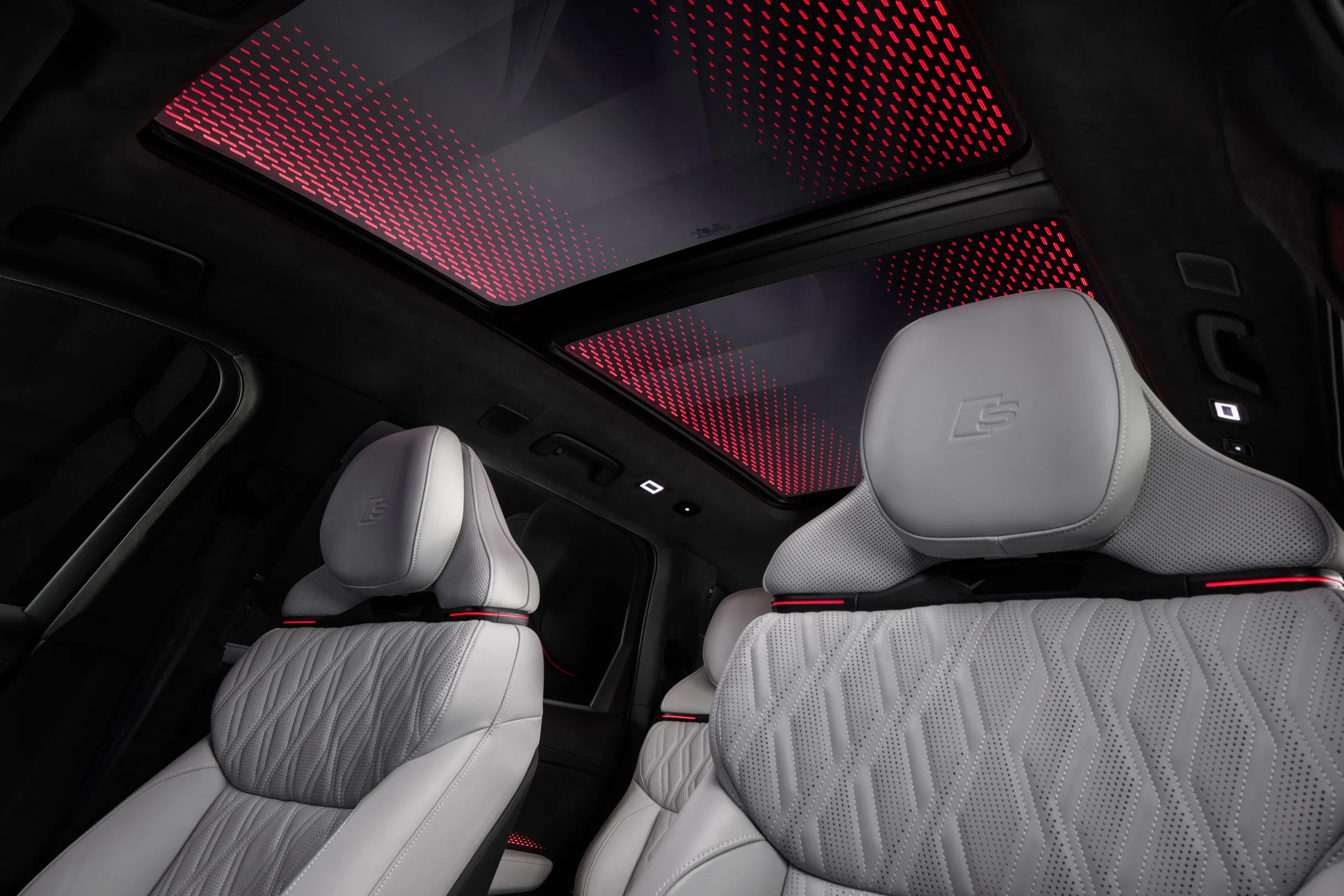 Así es el interior del SUV más lujoso de Audi: el Q9 con hasta siete plazas y que dice adiós al negro piano